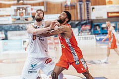 Basketball, Basketball Superliga 2023/24 , HF 2, Oberwart Gunners, Traiskirchen Lions, Daniel Koeppel (14), Manuel Patterson (0)