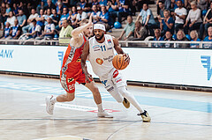 Basketball, Basketball Superliga 2023/24 , HF 2, Oberwart Gunners, Traiskirchen Lions, Edgars Lasenbergs (25), Derrek Brooks (11)