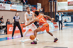Basketball, Basketball Superliga 2023/24 , HF 2, Oberwart Gunners, Traiskirchen Lions, Daniel Koeppel (14), Manuel Patterson (0)