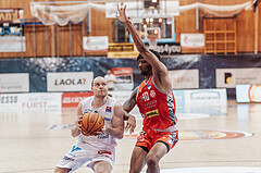Basketball, Basketball Superliga 2023/24 , HF 2, Oberwart Gunners, Traiskirchen Lions, Sebastian Kaeferle (7), Jaquan Lawrence (40)
