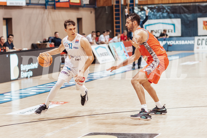 Basketball, Basketball Superliga 2023/24 , HF 2, Oberwart Gunners, Traiskirchen Lions, Jonathan Knessl (12), Fabricio Vay (11)