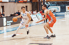 Basketball, Basketball Superliga 2023/24 , HF 2, Oberwart Gunners, Traiskirchen Lions, Jonathan Knessl (12), Fabricio Vay (11)