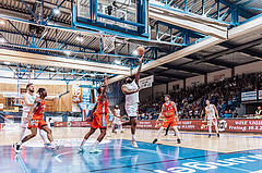 Basketball, Basketball Superliga 2023/24 , HF 2, Oberwart Gunners, Traiskirchen Lions, Demarcus Demonia (4), Kris Monroe (13)