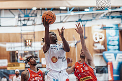Basketball, Basketball Superliga 2023/24 , HF 2, Oberwart Gunners, Traiskirchen Lions, Shaquille Rombley (5), Fabricio Vay (11)