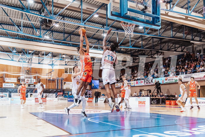 Basketball, Basketball Superliga 2023/24 , HF 2, Oberwart Gunners, Traiskirchen Lions, Jaquan Lawrence (40), Kris Monroe (13)