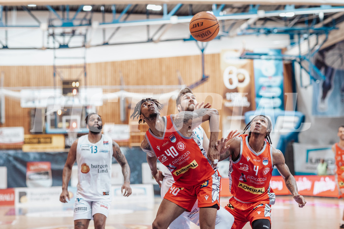 Basketball, Basketball Superliga 2023/24 , HF 2, Oberwart Gunners, Traiskirchen Lions, Jaquan Lawrence (40), Daniel Koeppel (14), Demarcus Demonia (4)