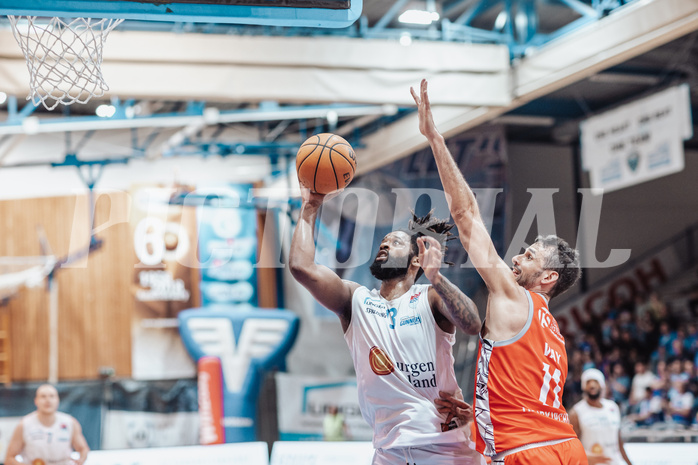 Basketball, Basketball Superliga 2023/24 , HF 2, Oberwart Gunners, Traiskirchen Lions, Kris Monroe (13), Fabricio Vay (11)