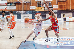 Basketball, Basketball Superliga 2023/24 , HF 2, Oberwart Gunners, Traiskirchen Lions, Sebastian Kaeferle (7), Jaquan Lawrence (40)