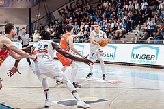 Basketball, Basketball Superliga 2023/24 , HF 2, Oberwart Gunners, Traiskirchen Lions, Aleksej Kostic (6), Jonathan Knessl (12)