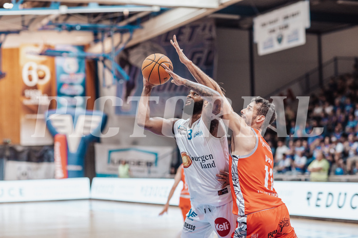 Basketball, Basketball Superliga 2023/24 , HF 2, Oberwart Gunners, Traiskirchen Lions, Kris Monroe (13), Fabricio Vay (11)