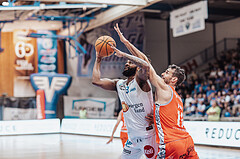Basketball, Basketball Superliga 2023/24 , HF 2, Oberwart Gunners, Traiskirchen Lions, Kris Monroe (13), Fabricio Vay (11)