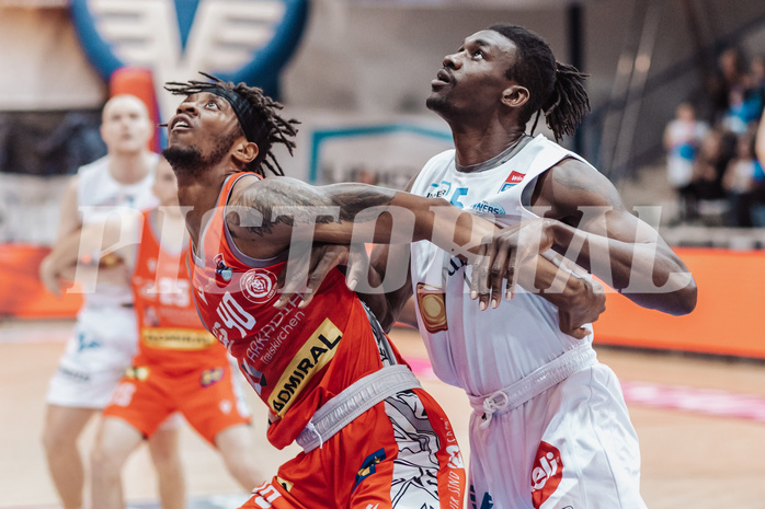 Basketball, Basketball Superliga 2023/24 , HF 2, Oberwart Gunners, Traiskirchen Lions, Jaquan Lawrence (40), Shaquille Rombley (5)