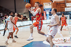 Basketball, Basketball Superliga 2023/24 , HF 2, Oberwart Gunners, Traiskirchen Lions, Edgars Lasenbergs (25), Sebastian Kaeferle (7)