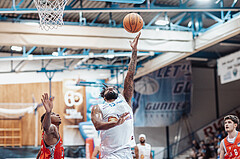 Basketball, Basketball Superliga 2023/24 , HF 2, Oberwart Gunners, Traiskirchen Lions, Kris Monroe (13), Demarcus Demonia (4)