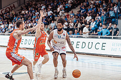 Basketball, Basketball Superliga 2023/24 , HF 2, Oberwart Gunners, Traiskirchen Lions, Fabricio Vay (11), Edgars Lasenbergs (25), Kris Monroe (13)