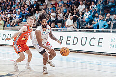 Basketball, Basketball Superliga 2023/24 , HF 2, Oberwart Gunners, Traiskirchen Lions, Edgars Lasenbergs (25), Kris Monroe (13)