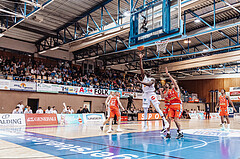 Basketball, Basketball Superliga 2023/24 , HF 2, Oberwart Gunners, Traiskirchen Lions, Shaquille Rombley (5), Fabricio Vay (11)