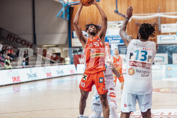 Basketball, Basketball Superliga 2023/24 , HF 2, Oberwart Gunners, Traiskirchen Lions, Jaquan Lawrence (40), Kris Monroe (13)