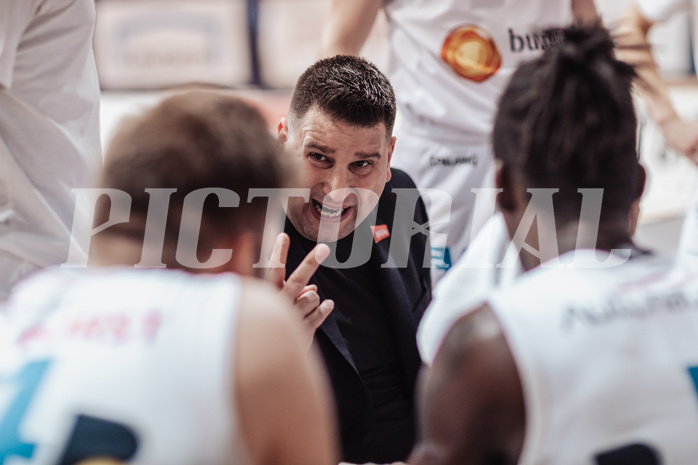 Basketball, Basketball Superliga 2023/24 , HF 2, Oberwart Gunners, Traiskirchen Lions, Horst Leitner (Head Coach)