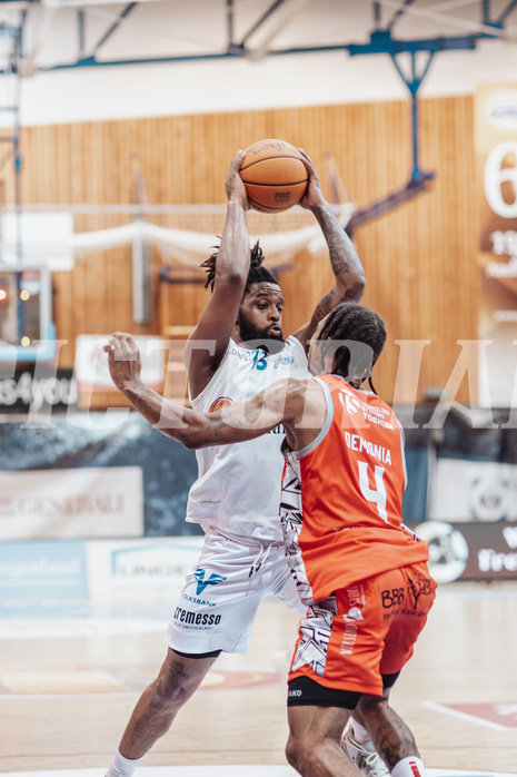 Basketball, Basketball Superliga 2023/24 , HF 2, Oberwart Gunners, Traiskirchen Lions, Kris Monroe (13), Demarcus Demonia (4)