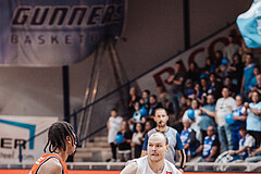 Basketball, Basketball Superliga 2023/24 , HF 2, Oberwart Gunners, Traiskirchen Lions, Demarcus Demonia (4), Sebastian Kaeferle (7)