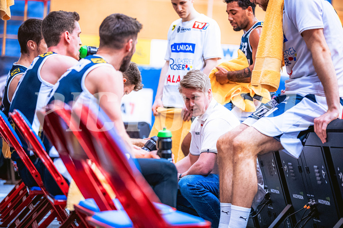 Basketball, Win2Day Superliga 2022/23, Grunddurchgang 18.Runde, Arkadia Traiskirchen Lions, OCS Swans Gmunden, Aleksi Koskinen (Head Coach)