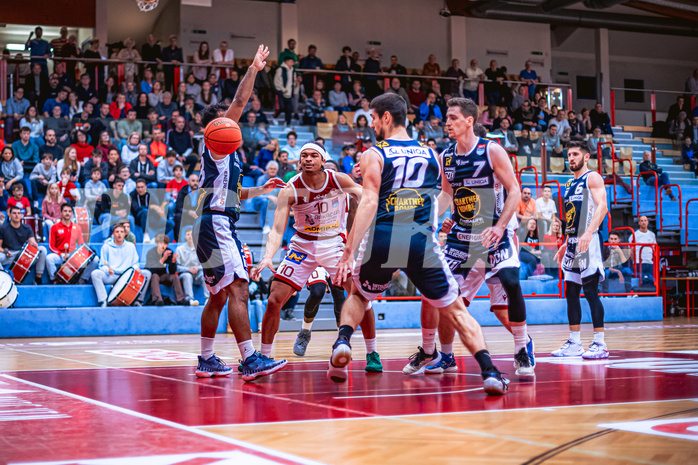 Basketball, Win2Day Superliga 2022/23, Grunddurchgang 18.Runde, Arkadia Traiskirchen Lions, OCS Swans Gmunden, Evan Taylor (10)