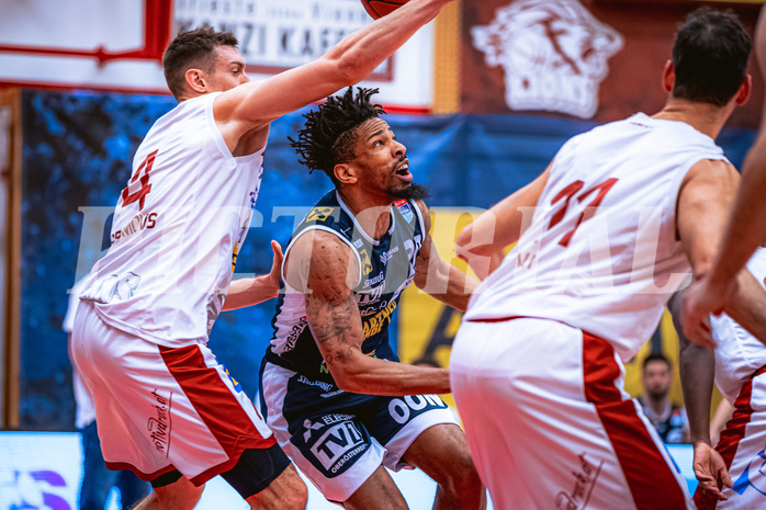 Basketball, Win2Day Superliga 2022/23, Grunddurchgang 18.Runde, Arkadia Traiskirchen Lions, OCS Swans Gmunden, Urald King (20)