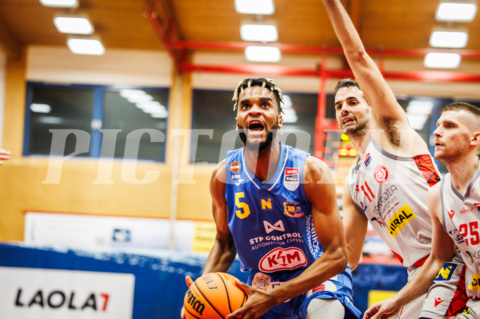 Basketball, Basketball Austria Cup 2023/24, Viertelfinale, Traiskirchen Lions, SKN St. Pölten, Michael Anthony Randolph Jr. (5)