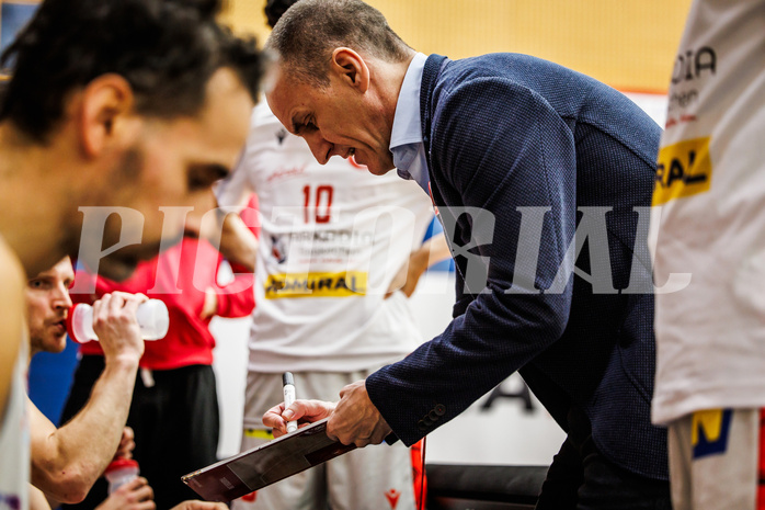 Basketball, Basketball Austria Cup 2023/24, Viertelfinale, Traiskirchen Lions, SKN St. Pölten, Radomir Mijanovic (Head Coach)