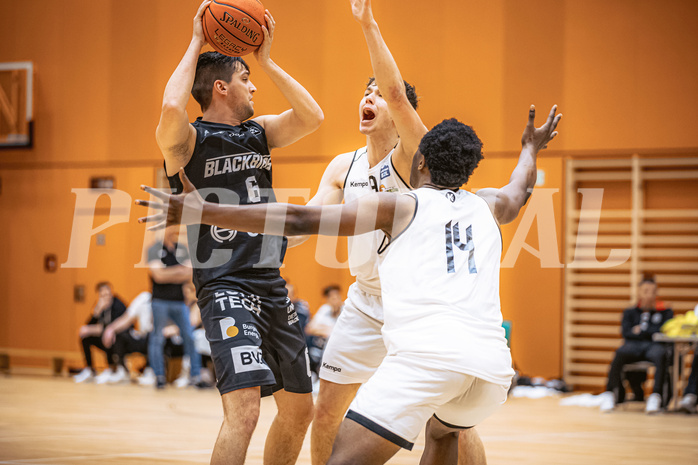 Basketball, Basketball Zweite Liga 2022/23, Grunddurchgang 19.Runde, Basket Flames, Güssing Blackbirds, Thomas Knor (6)