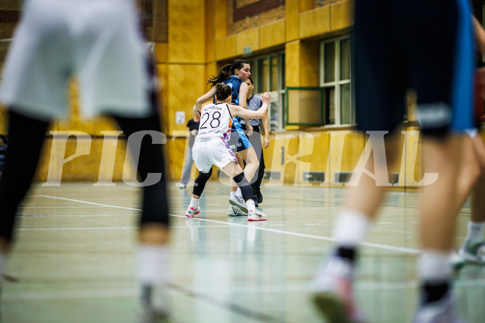Basketball, Win2Day Basketball Damen Superliga 2023/24, Grunddurchgang 6.Runde, Vienna United, Vienna Timberwolves, Ninel Merkotun (28), Lilian Schwarzenecker (12)