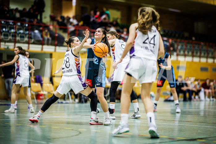 Basketball, Win2Day Basketball Damen Superliga 2023/24, Grunddurchgang 6.Runde, Vienna United, Vienna Timberwolves, Lilian Schwarzenecker (12)
