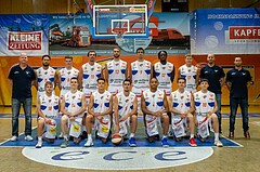 Basketball, ABL 2018/19, Media, Kapfenberg Bulls, v.h.l.n.r.: Mike Coffin (Head Coach), Marck Coffin (15), Nik Huber (8), Milan Stegnjaic (11), Darien Nelson-Henry (13), Marinko Nakic (9), David Samuels (12), David Vötsch (17), Markus Gallé (Ass. Coa