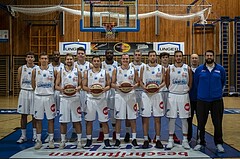 Basketball, ABL 2018/19, Media, Oberwart Gunners, v.h.l.n.r.: Stefan Blazevic (13), Justin Coleman (8), Dominik Simmel (9), Christopher Tawiah (14), Renato Poljak (16), Paul Schuecker (6), Kristijan Nikolic (Ass. Coach); v.v.l.n.r.: Jonathan Knessl (