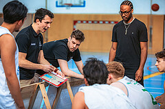 Basketball, Basketball Zweite Liga 2022/23 Playoff, Viertelfinale Spiel 2, Union Deutsch Wagram, Raiders Tirol, Lukas Hofer (Head Coach), Mark Laurencik (Ass. Coach)