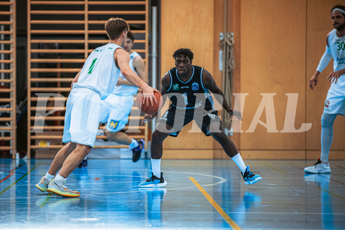 Basketball, Basketball Zweite Liga 2022/23 Playoff, Viertelfinale Spiel 2, Union Deutsch Wagram, Raiders Tirol, Simon Marek (11), Dennis Acheampong (1)