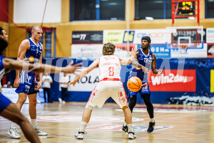 Basketball, Win2Day Superliga 2024/25, Playoffs, Halbfinale Spiel 2, Traiskirchen Lions, Oberwart Gunners, Moritz Lanegger-Rest (8), Quincy Diggs (13)