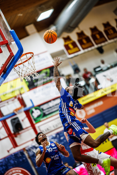 Basketball, Win2Day Superliga 2024/25, Playoffs, Halbfinale Spiel 2, Traiskirchen Lions, Oberwart Gunners, Caleb Fields (4)