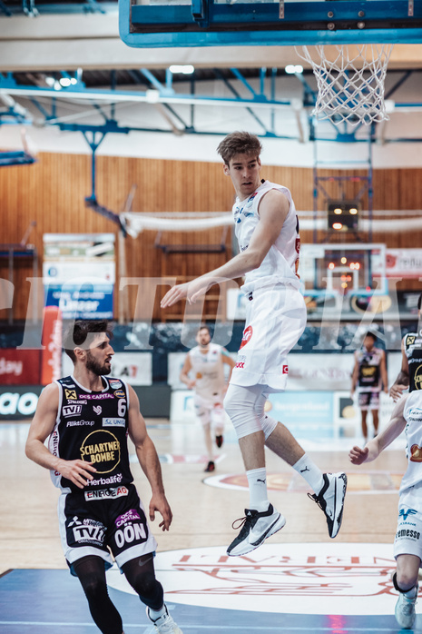 Basketball, Basketball Superliga 2023/24, Grunddurchgang 19.Runde, Oberwart Gunners, Gmunden Swans, Daniel Friedrich (6), Florian Koeppel (8)
