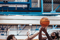 Basketball, Basketball Superliga 2023/24, Grunddurchgang 19.Runde, Oberwart Gunners, Gmunden Swans, Daniel Koeppel (14), Trey Moses (24), Kris Monroe (13)
