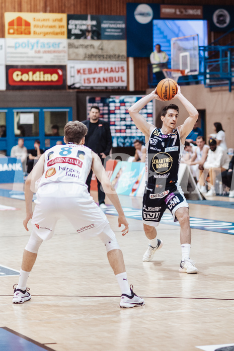 Basketball, Basketball Superliga 2023/24, Grunddurchgang 19.Runde, Oberwart Gunners, Gmunden Swans, Florian Koeppel (8), Benedikt G