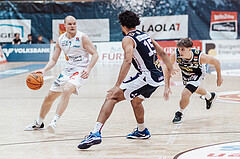 Basketball, Basketball Superliga 2023/24, Grunddurchgang 19.Runde, Oberwart Gunners, Gmunden Swans, Sebastian Kaeferle (7), Jakob Lohr (12), Patrick Emilien (15)