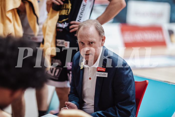 Basketball, Basketball Superliga 2023/24, Grunddurchgang 19.Runde, Oberwart Gunners, Gmunden Swans, Anton Mirolybov (Head Coach)