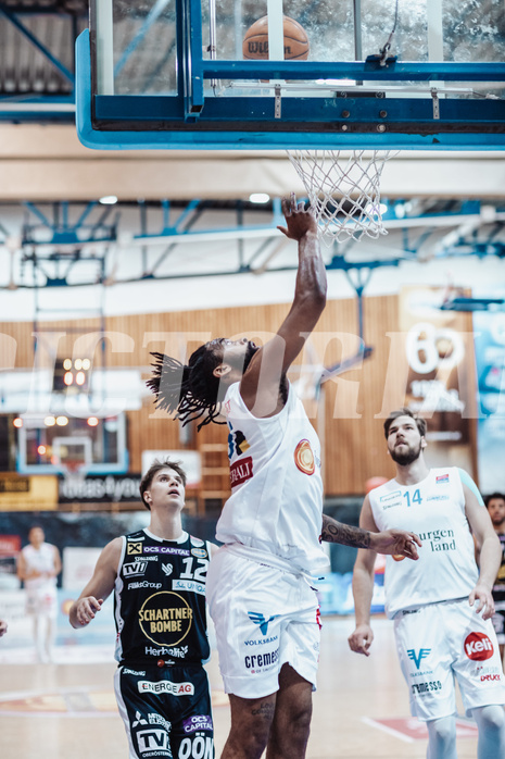 Basketball, Basketball Superliga 2023/24, Grunddurchgang 19.Runde, Oberwart Gunners, Gmunden Swans, Jakob Lohr (12), Kris Monroe (13), Daniel Koeppel (14)
