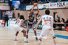 Basketball, Basketball Superliga 2023/24, Grunddurchgang 19.Runde, Oberwart Gunners, Gmunden Swans, Kris Monroe (13), Patrick Emilien (15), Jonathan Wess (4)