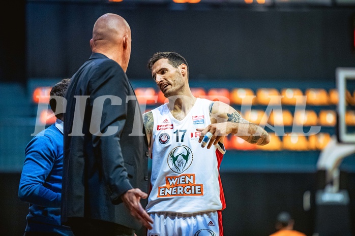 Basketball, Win2Day Superliga 2022/23, Grunddurchgang 5.Runde, BC GGMT Vienna, Raiffeisen Flyers Wels, Aramis Naglic (Head Coach), Ivan Siriscevic (17)