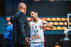 Basketball, Win2Day Superliga 2022/23, Grunddurchgang 5.Runde, BC GGMT Vienna, Raiffeisen Flyers Wels, Aramis Naglic (Head Coach), Ivan Siriscevic (17)