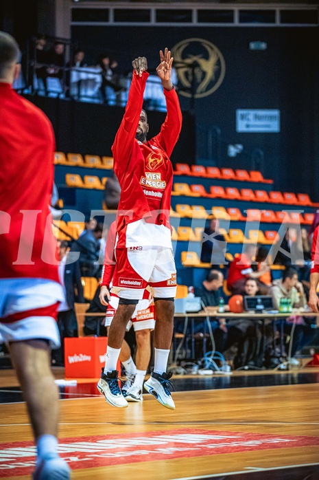 Basketball, Win2Day Superliga 2022/23, Grunddurchgang 5.Runde, BC GGMT Vienna, Raiffeisen Flyers Wels, Carlos Novas Mateo (2)