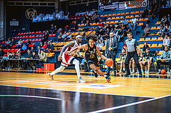 Basketball, Win2Day Superliga 2022/23, Grunddurchgang 5.Runde, BC GGMT Vienna, Raiffeisen Flyers Wels, Jahenns Manigat (21), Samuel Gatterbauer (16)